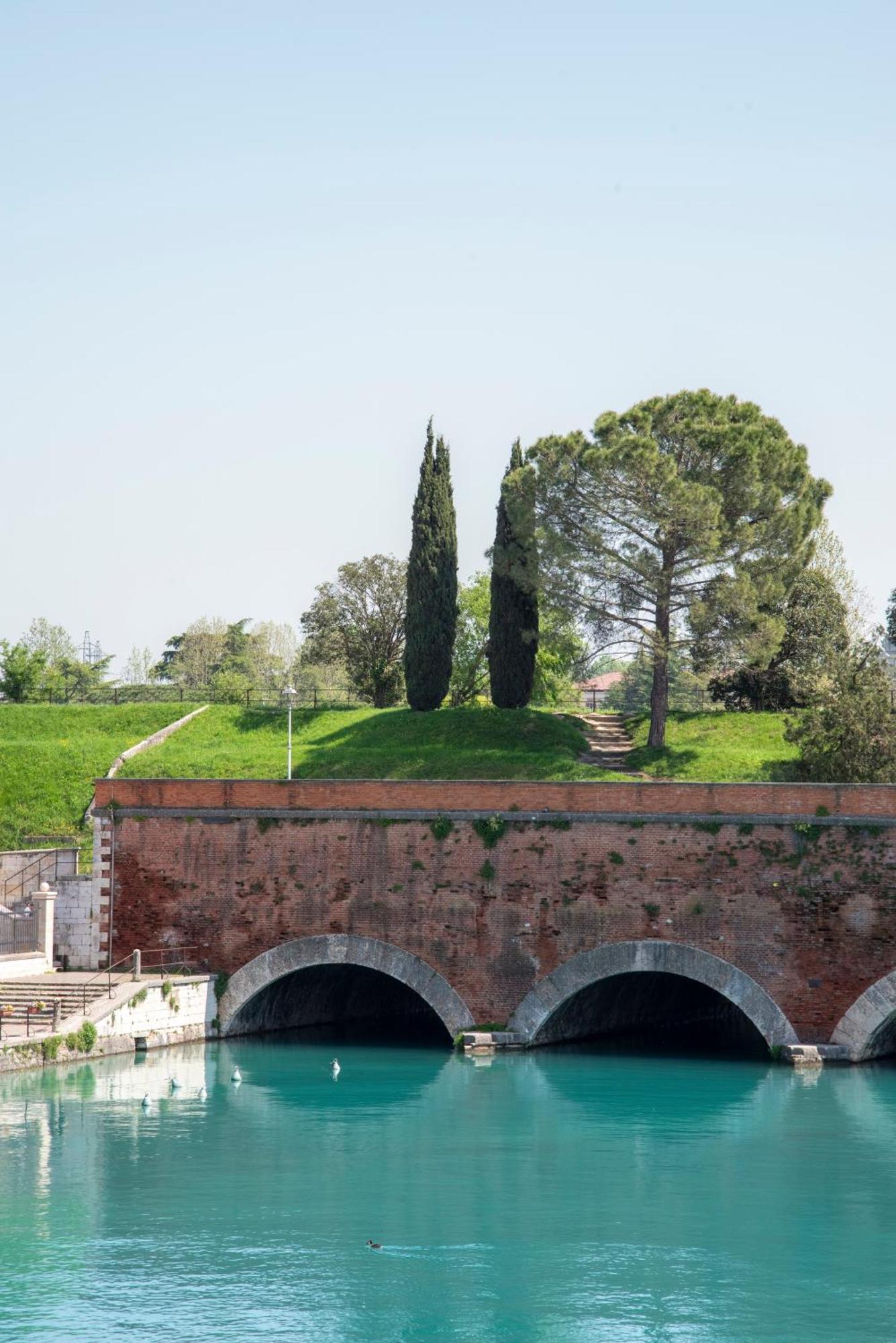 Palazzo Cordigero - Apartments Peschiera del Garda Dış mekan fotoğraf