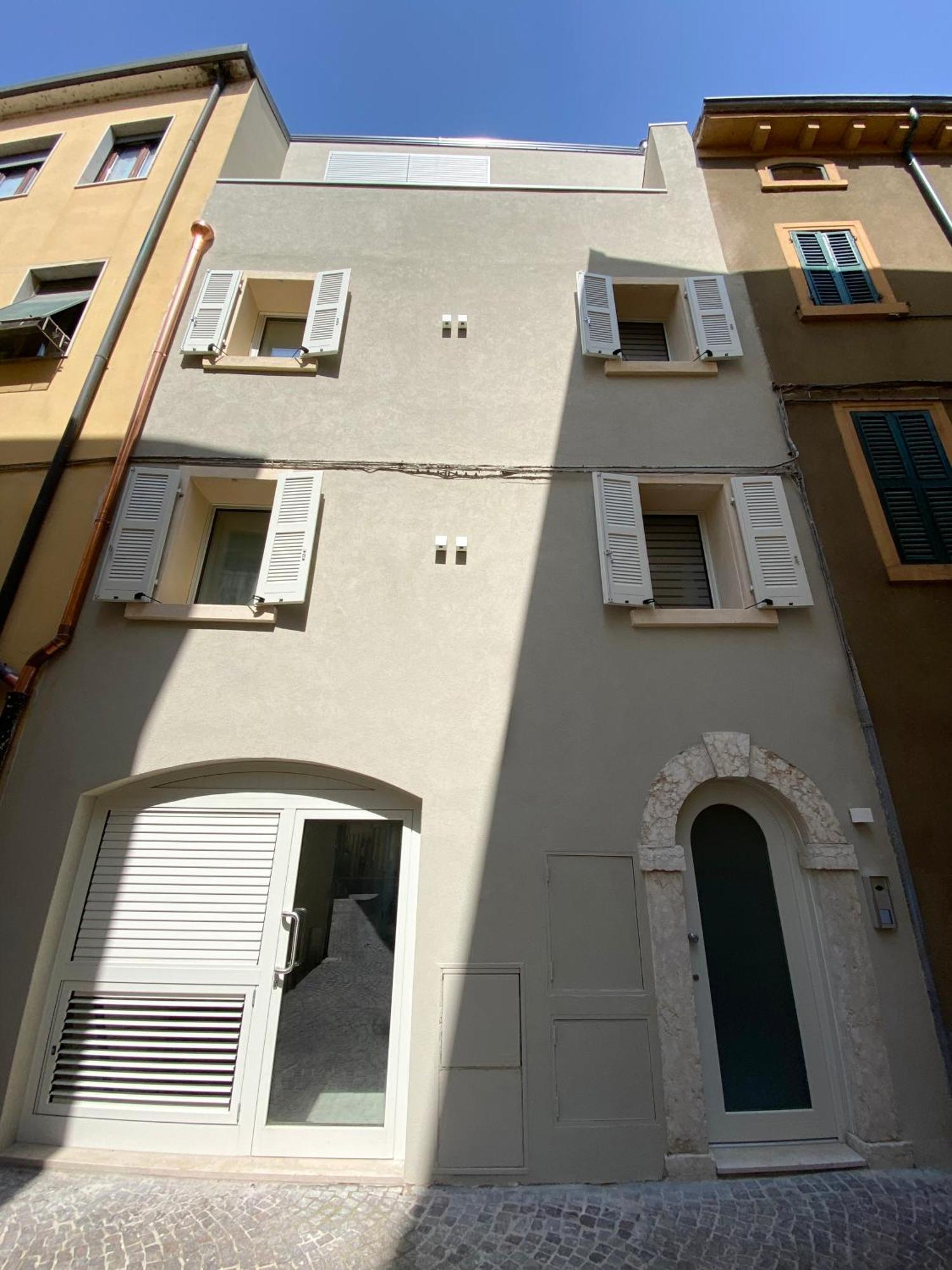 Palazzo Cordigero - Apartments Peschiera del Garda Dış mekan fotoğraf