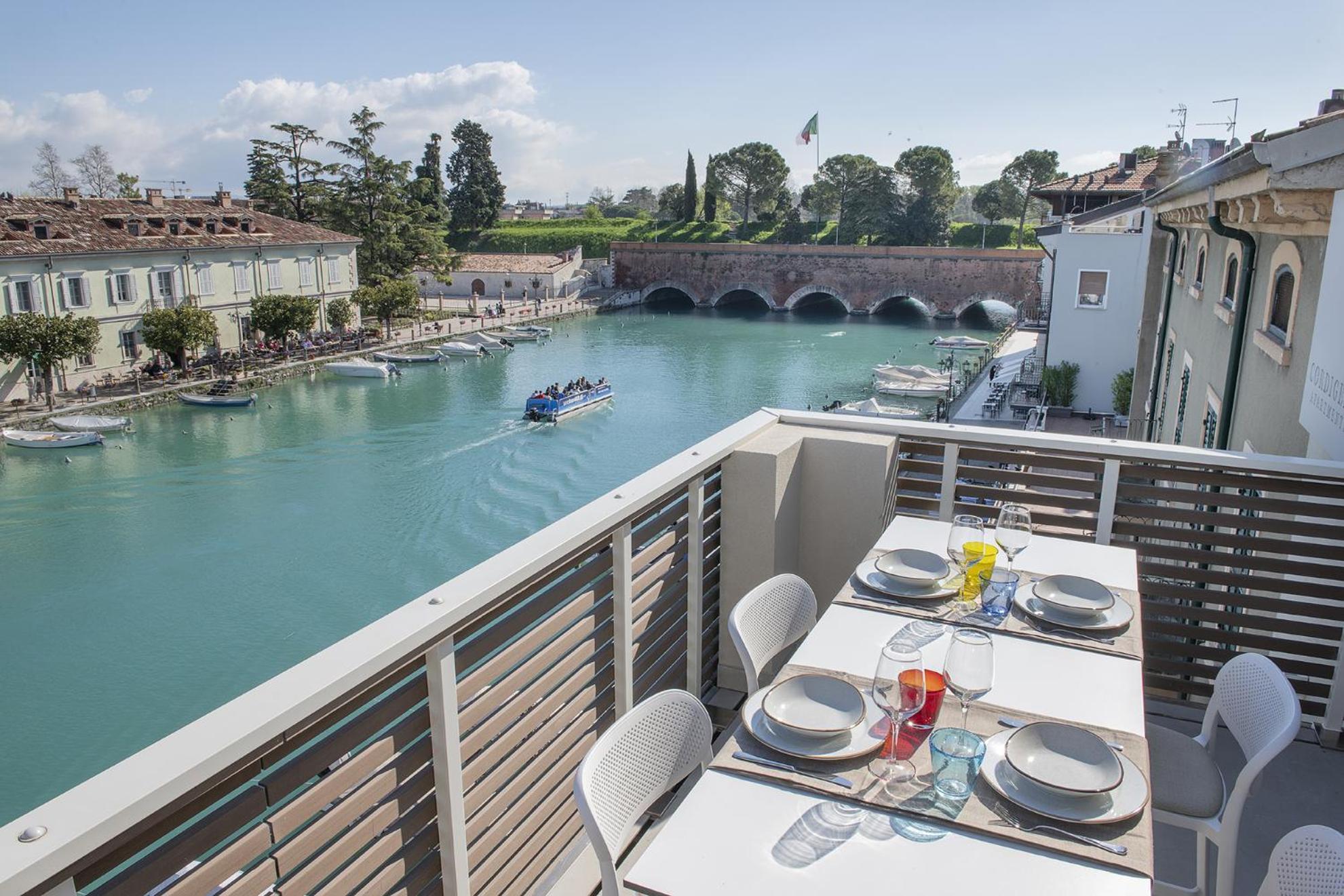 Palazzo Cordigero - Apartments Peschiera del Garda Dış mekan fotoğraf