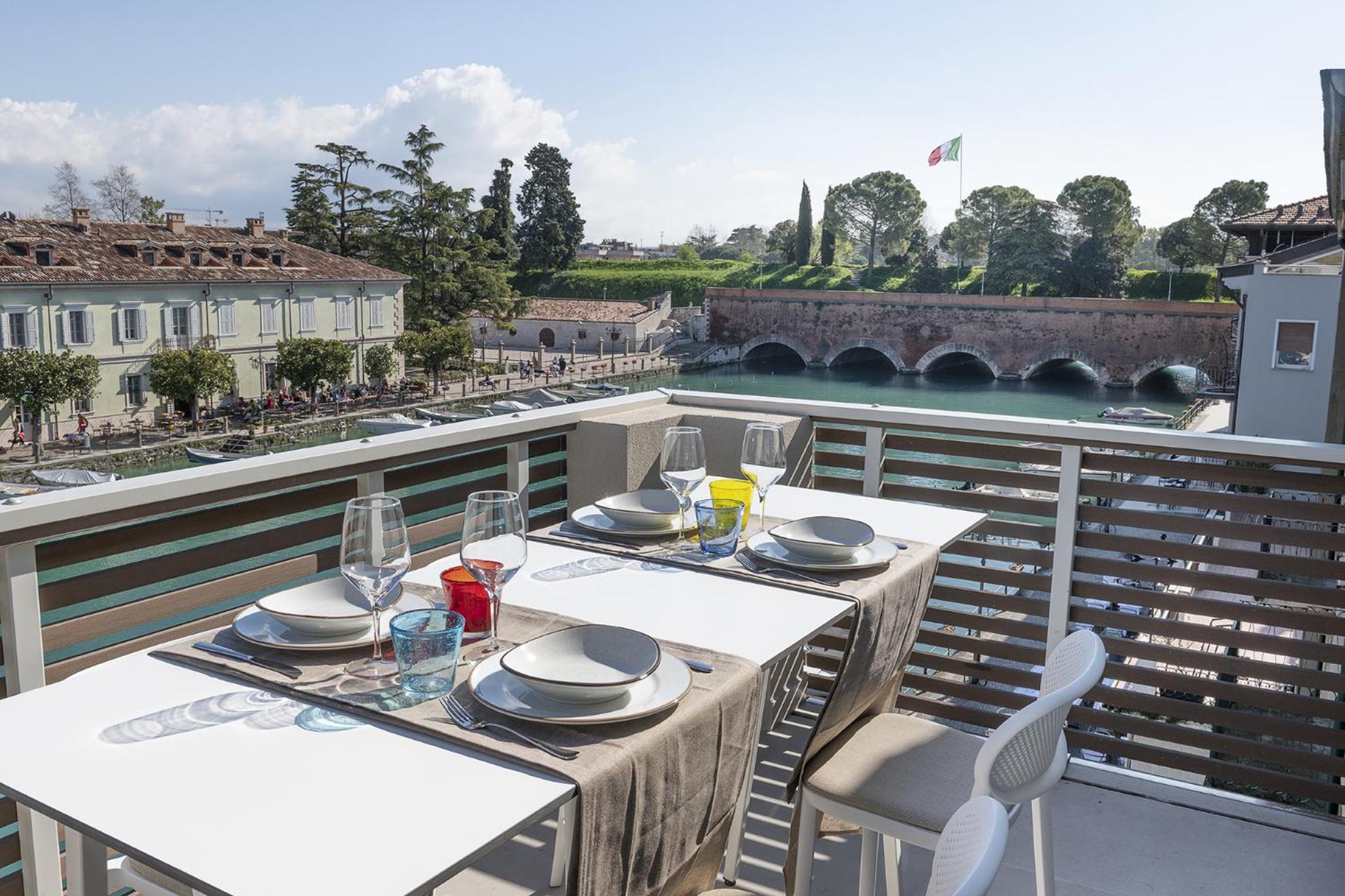 Palazzo Cordigero - Apartments Peschiera del Garda Dış mekan fotoğraf